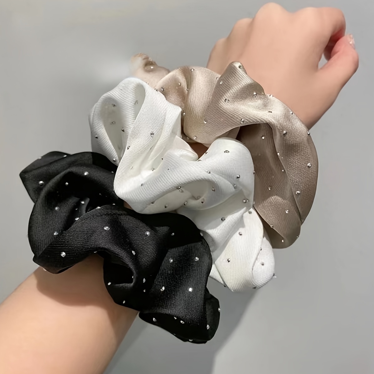 Travel Accessories Aesthetic - 1/3 szt. Satynowe gumki do włosów